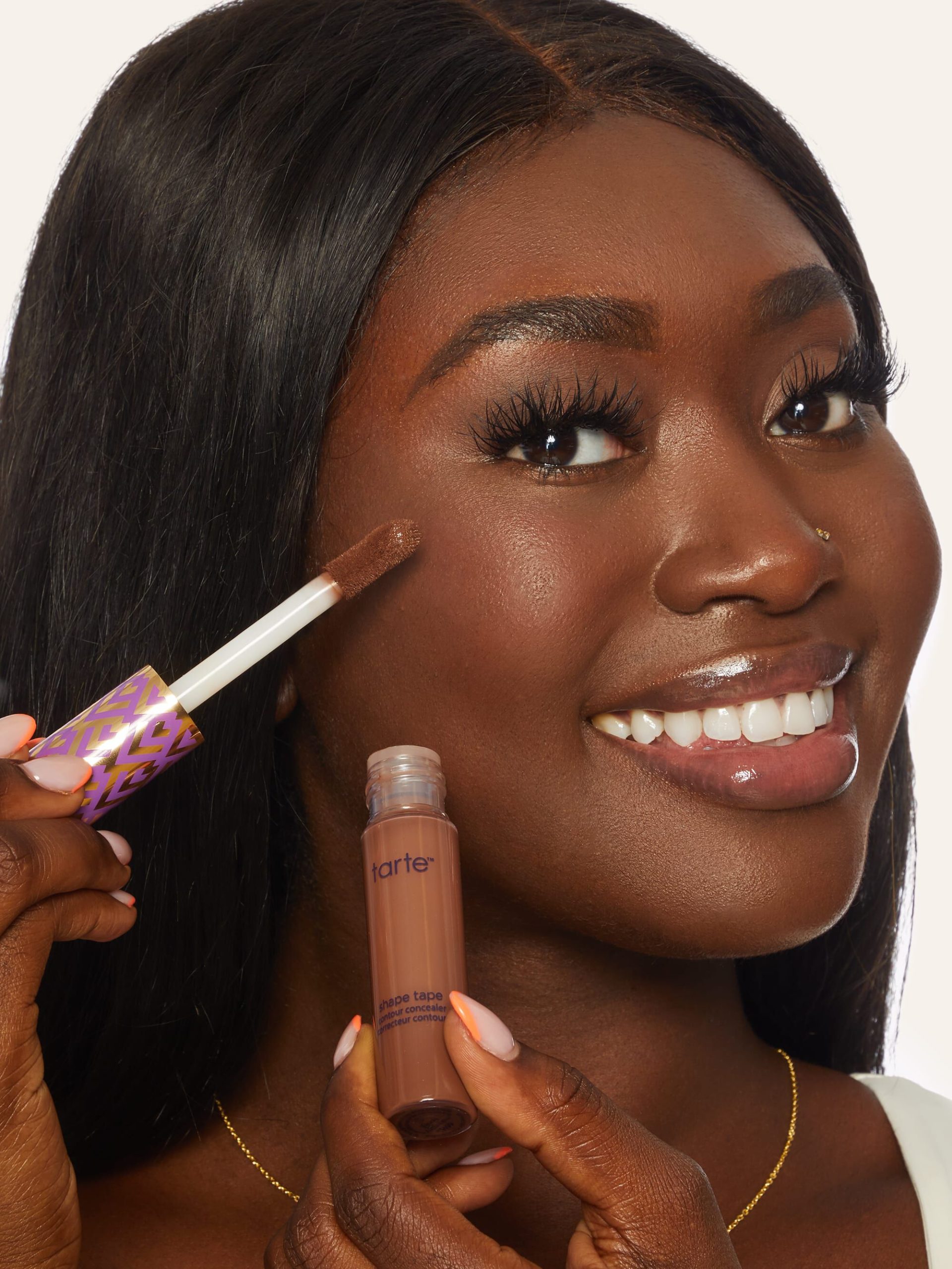 common__2354-836-shape-tape-concealer-ALT-5__07.jpg