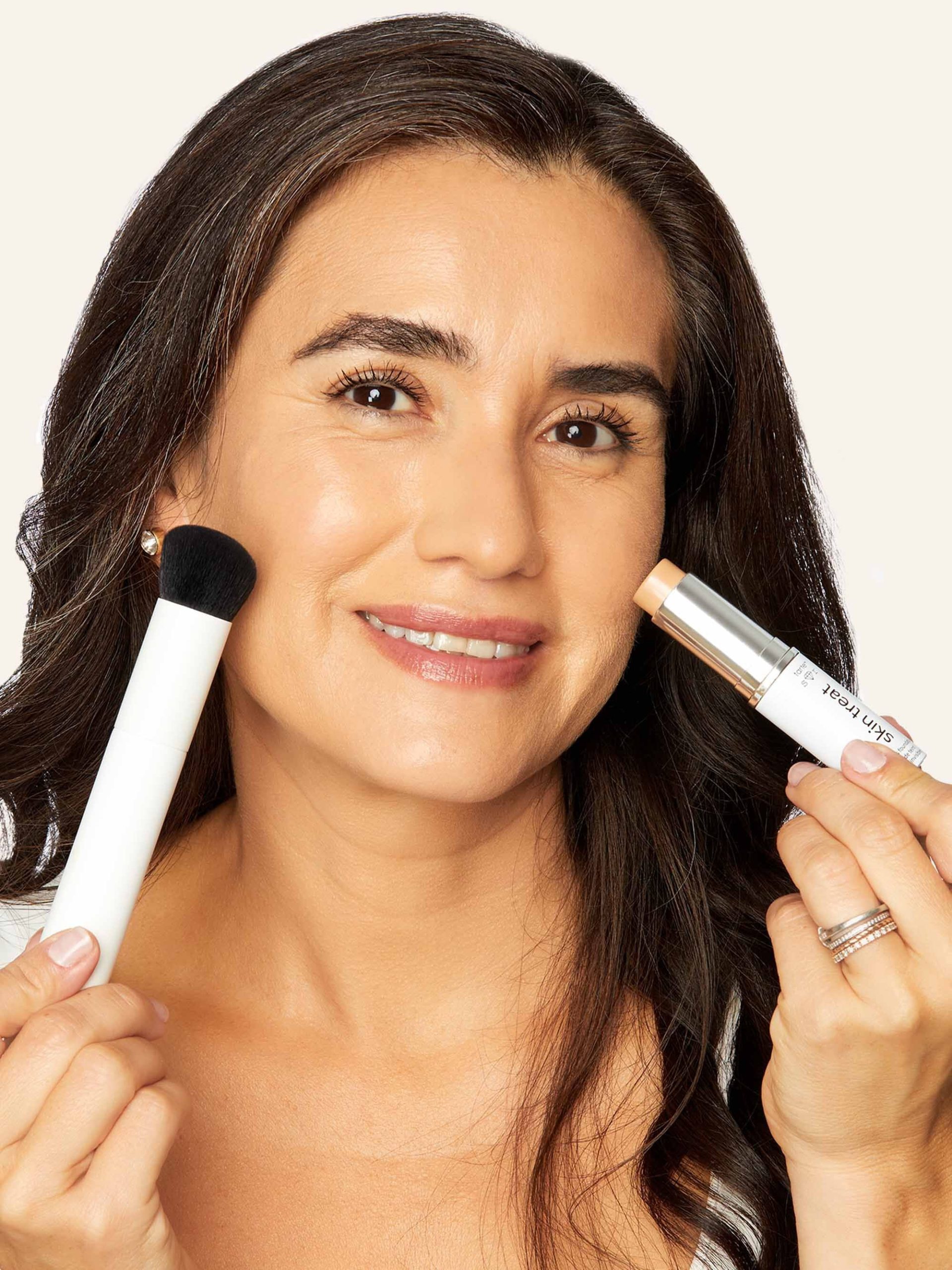 common__2595-2657-skin-treat-poreless-foundation-stick-ALT-2__07.jpg