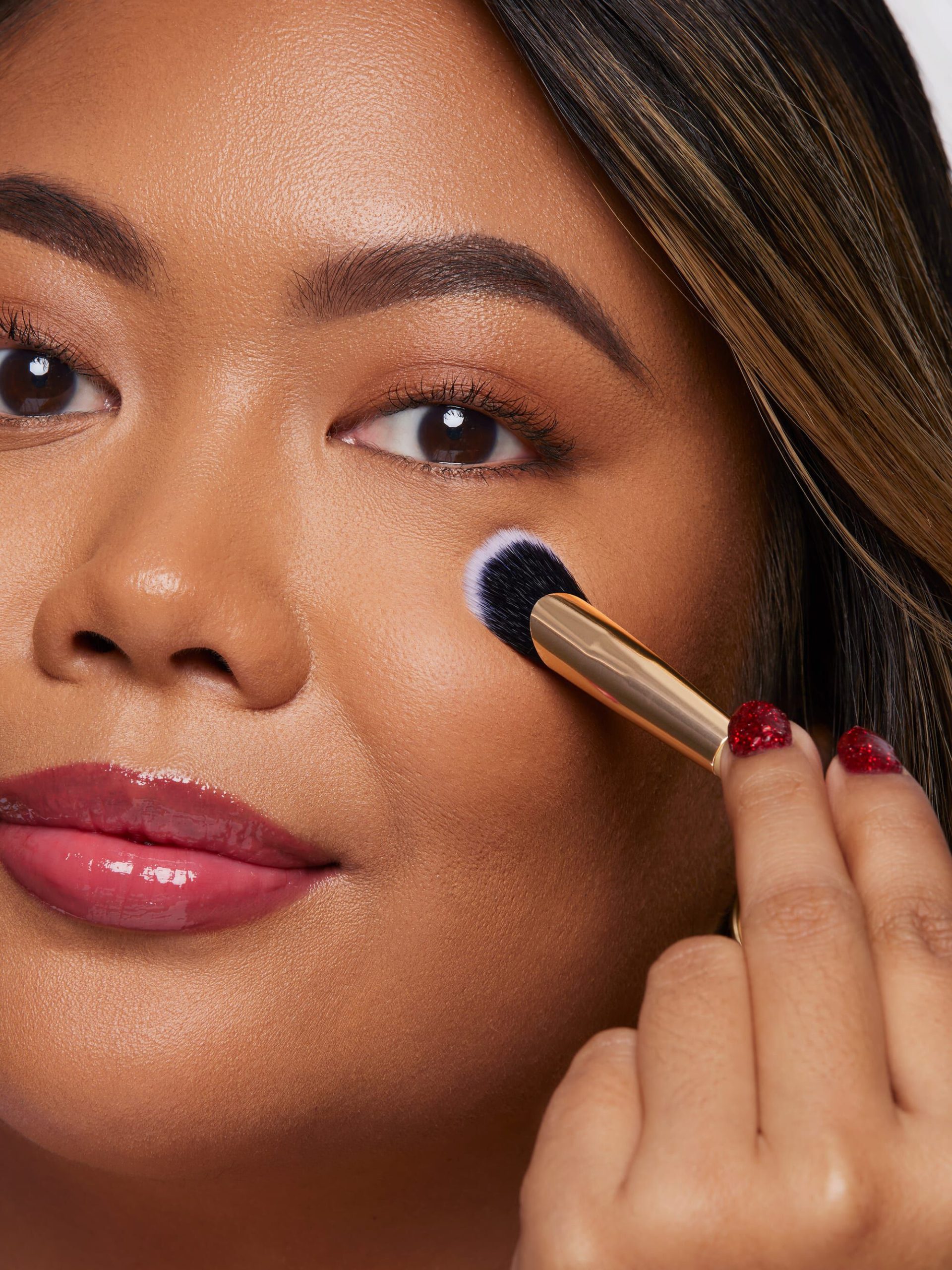 common__3214-3214-concealer-paw-perfect-brush-alt-2__03.jpg