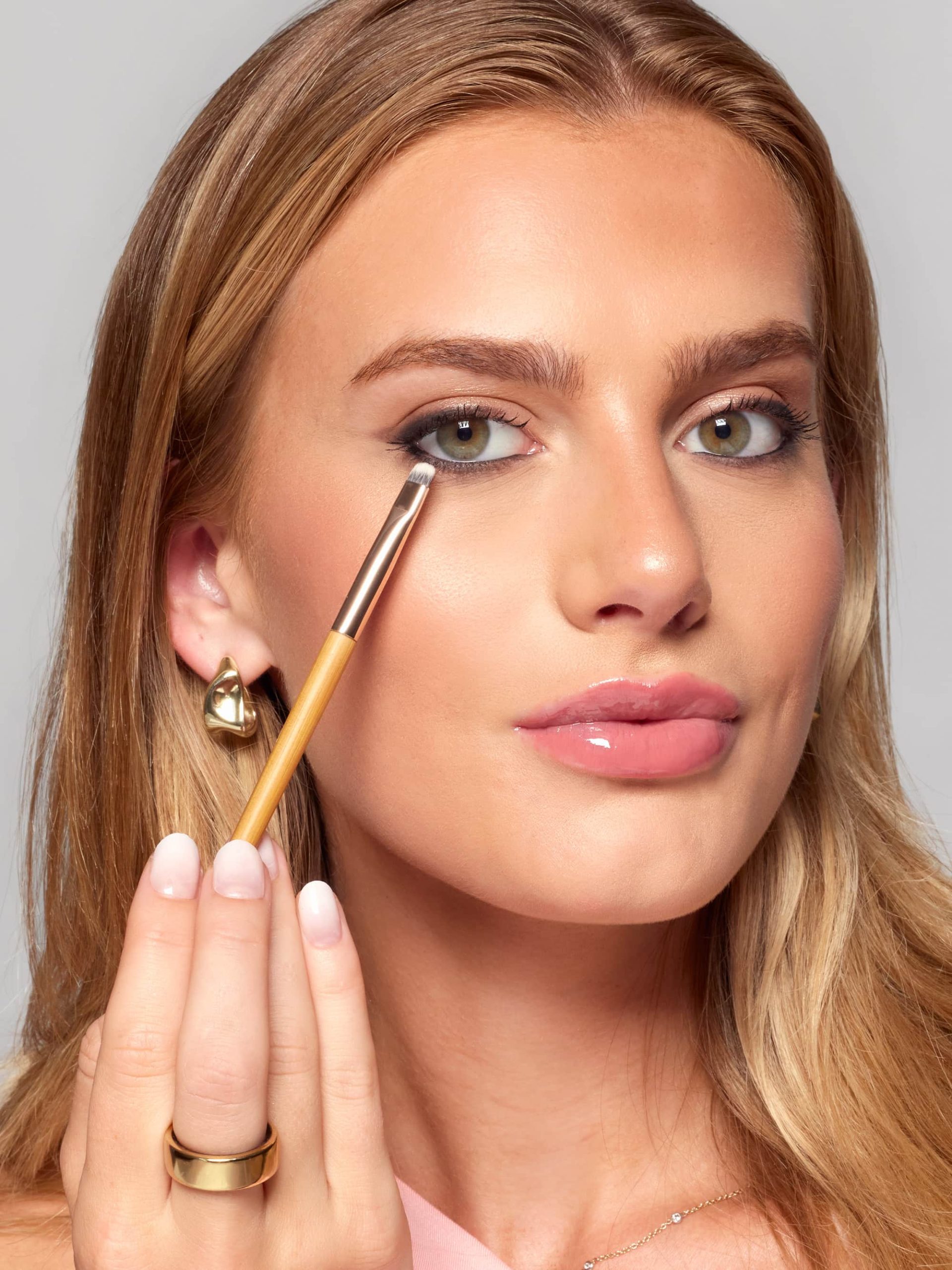 common_eye-definer-line-and-smudge-brush_03.jpg